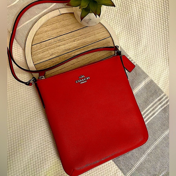 Coach Handbags - SOLD 💫⭐️HOST PICK ⭐️💫COACH Crossgrain Messenger Crossbody